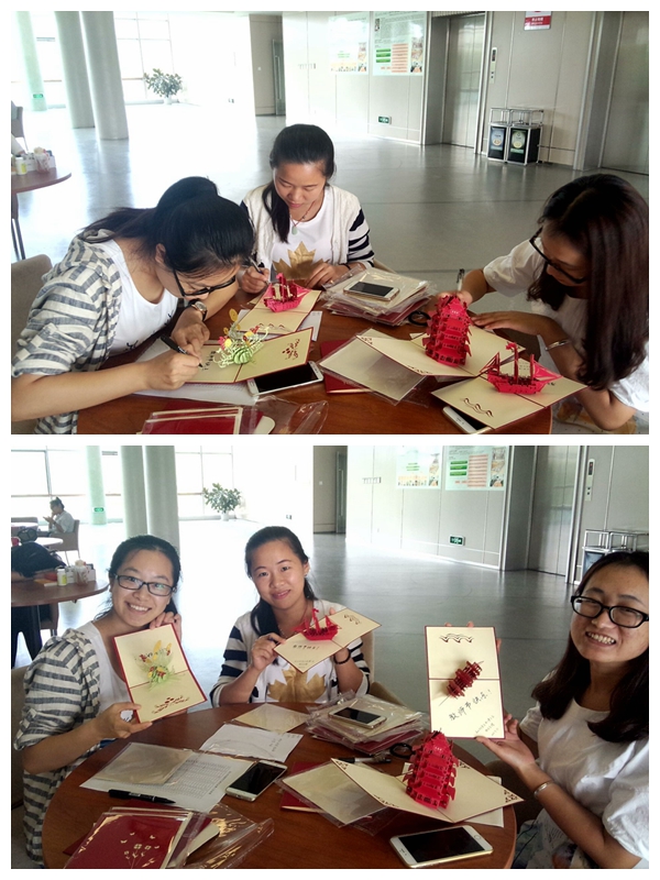 图1 学生们自制贺卡