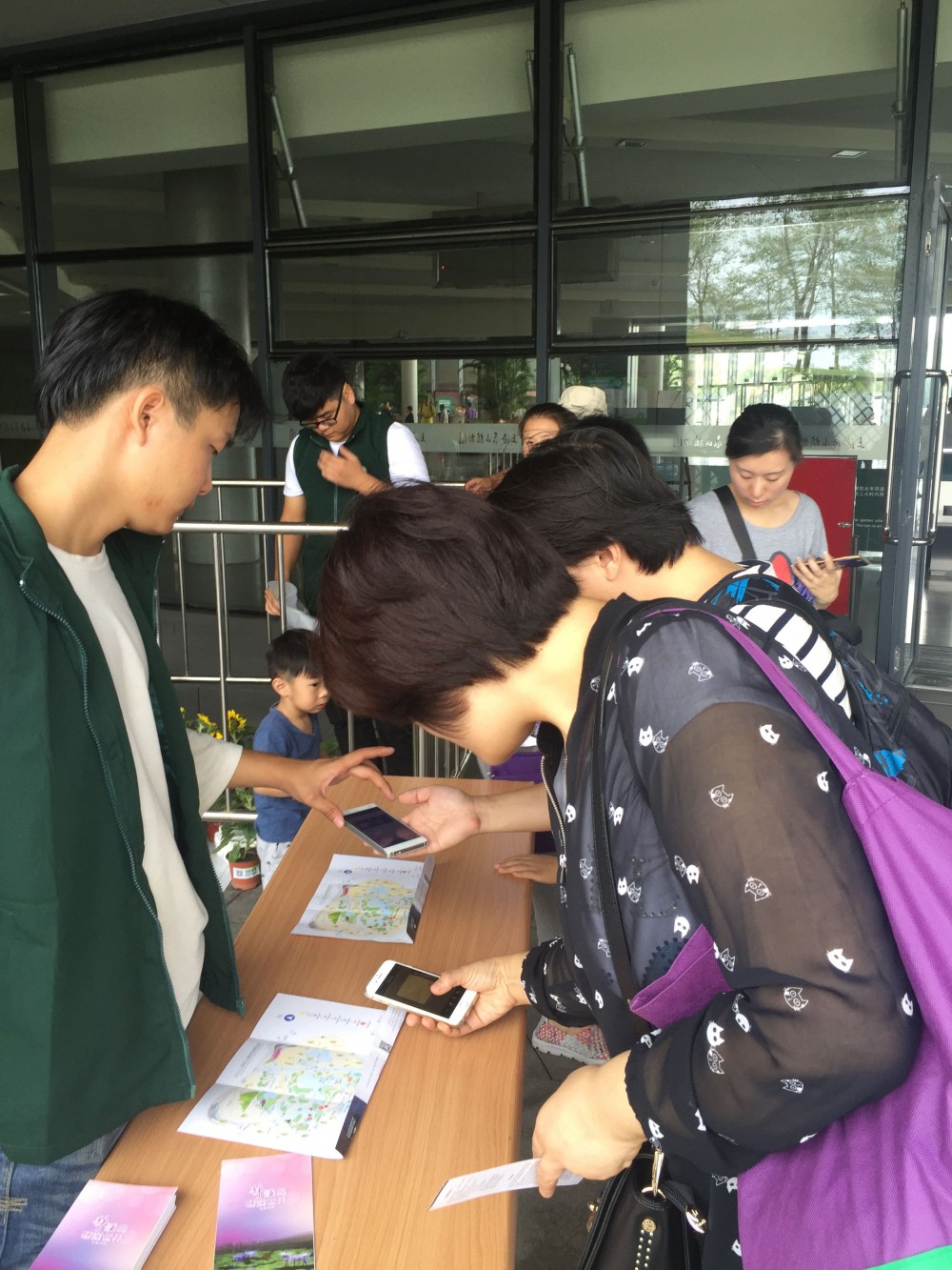 图1 辰山迎国庆 送福利活动现场