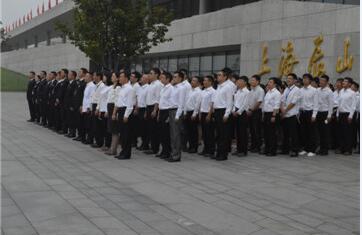 图4 升旗仪式