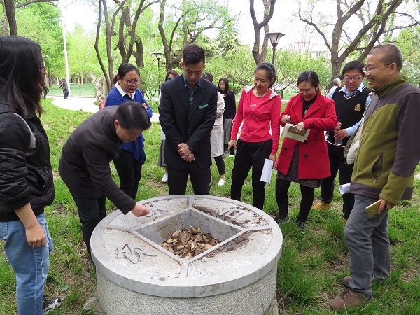 修改4月11日迎接北京市第十五中学教师参观万寿公园应急避险系统 (4)